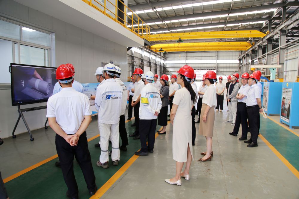 啟東市委書記楊中堅一行蒞臨子公司潤邦海洋焊接培訓(xùn)車間開展現(xiàn)場調(diào)研(圖2)