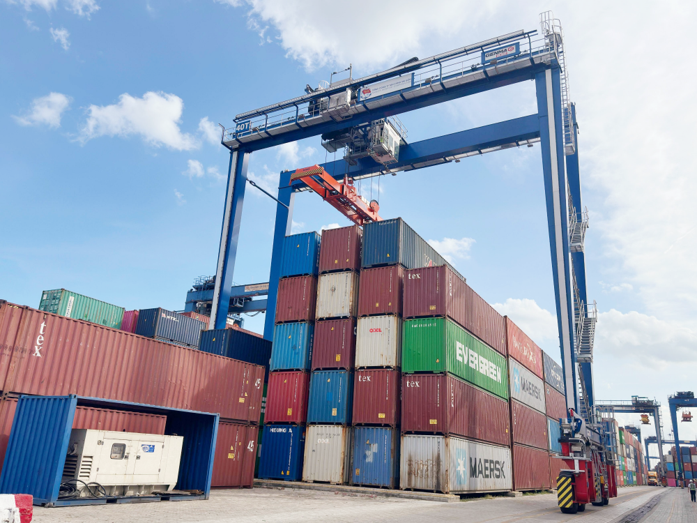 近日，GENMA品牌成功簽約海外客戶2臺2,000噸/小時橋式抓斗卸船機(jī)訂單。(圖1)