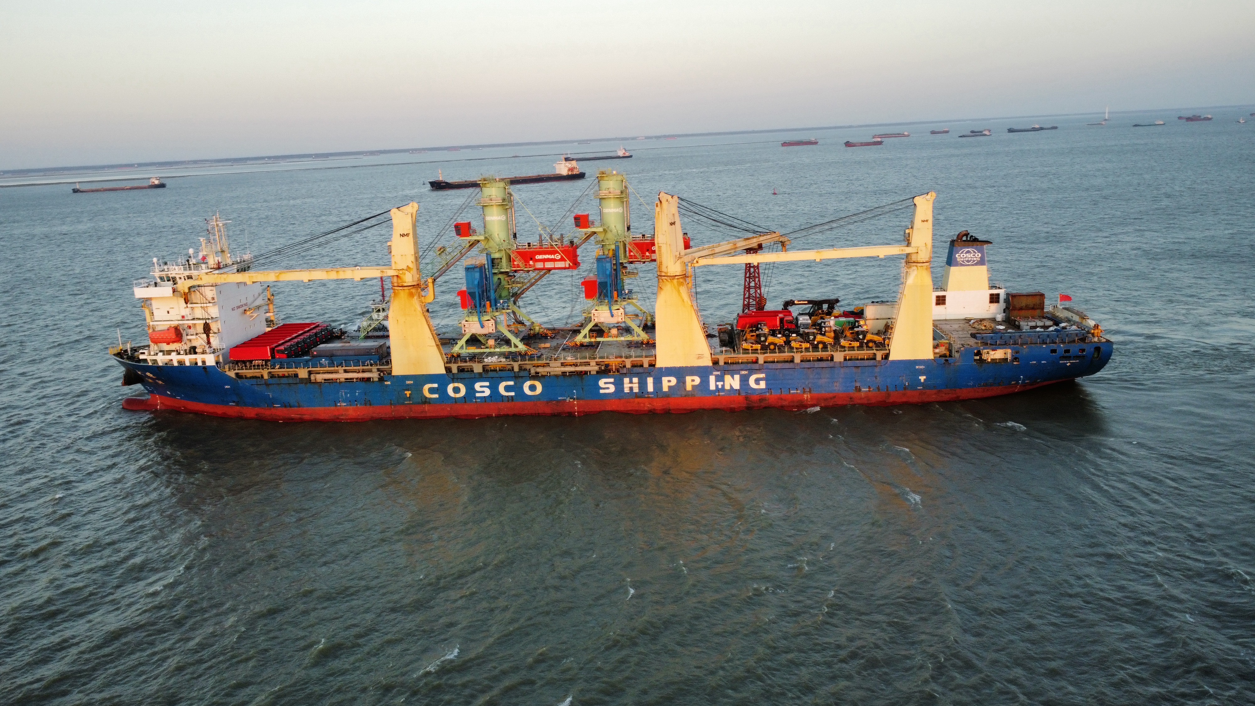 兩臺GENMA氧化鋁氣力卸船機近日順利啟航印尼(圖1)